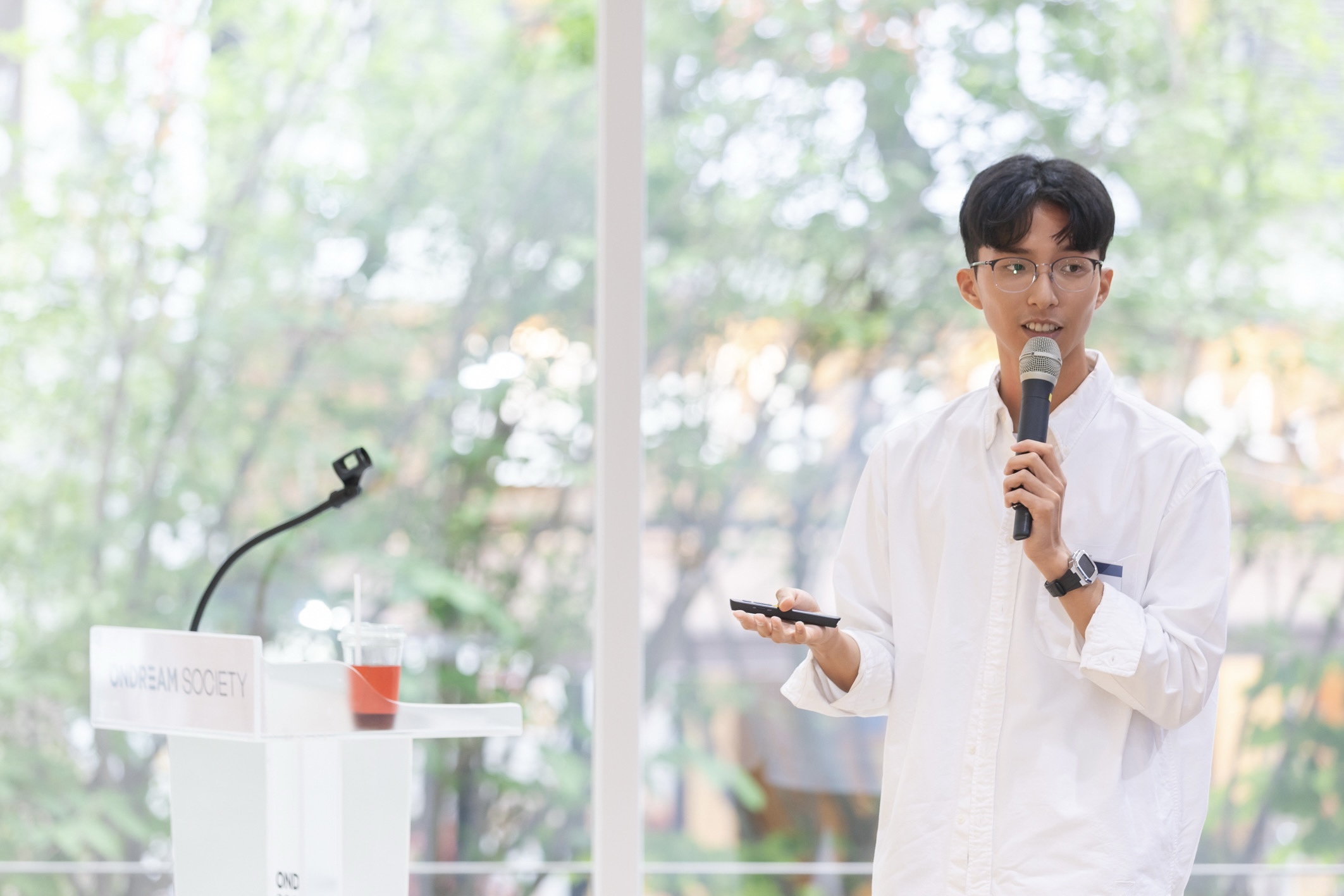 Sehyun Park presenting research